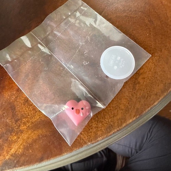 Pop Mart Cry Baby Crying for Love -Puppy Love - Picture 2 of 4